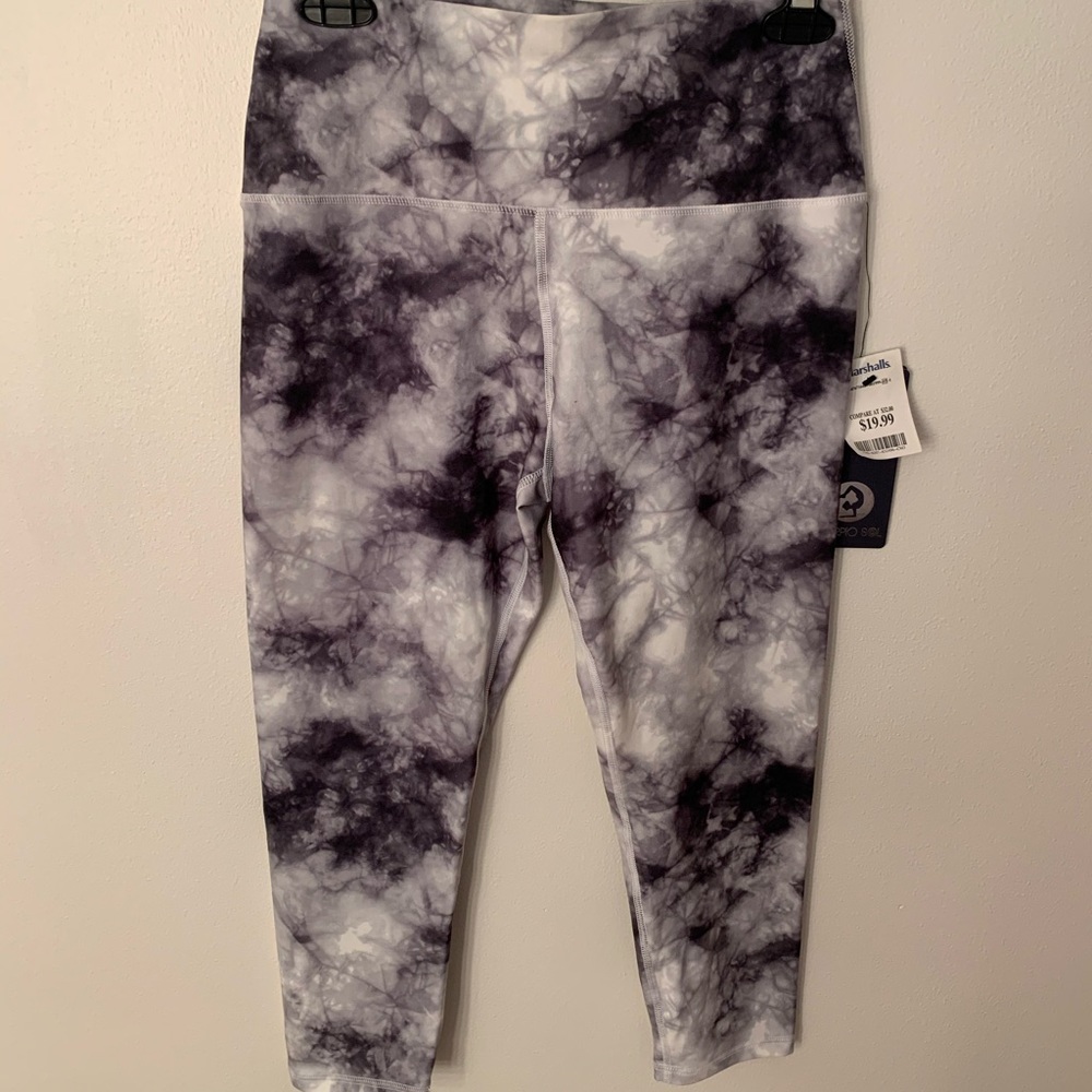 Scorpio Sol Marble Cropped Leggings